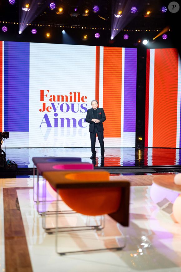 Exclusif - Michel Drucker lors de l'enregistrement de l'émission "Famille je vous aime" présentée par Michel Drucker et qui sera diffusée le vendredi 29 mai sur France 3, à Paris, France, le 4 décembre 2025. © Gaffiot-Perusseau/Bestimage