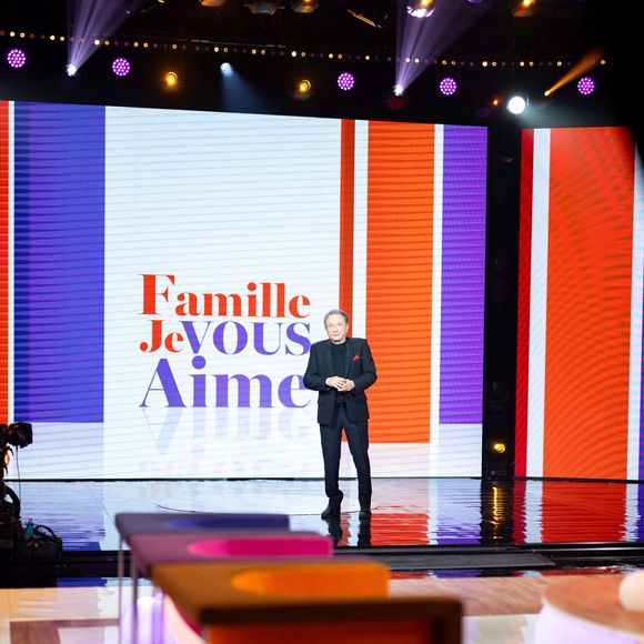 Exclusif - Michel Drucker lors de l'enregistrement de l'émission "Famille je vous aime" présentée par Michel Drucker et qui sera diffusée le vendredi 29 mai sur France 3, à Paris, France, le 4 décembre 2025. © Gaffiot-Perusseau/Bestimage