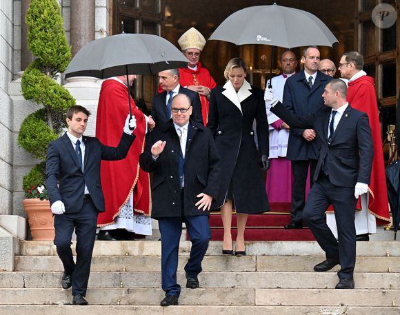 Le prince Albert II de Monaco et la princesse Charlene assistent à la messe pontificale dans le cadre de la célébration de la Sainte Devote, sainte patronne de Monaco, à Monaco le 27 janvier 2025. © Bruno Bebert / Bestimage