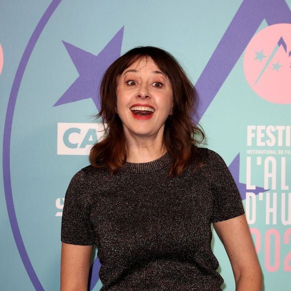 Valérie Bonneton au photocall des arrivées de la cérémonie de clôture du 27ème Festival International du Film de Comédie de l'Alpe d'Huez, France, le 20 janvier 2024. © Dominique Jacovides/Bestimage