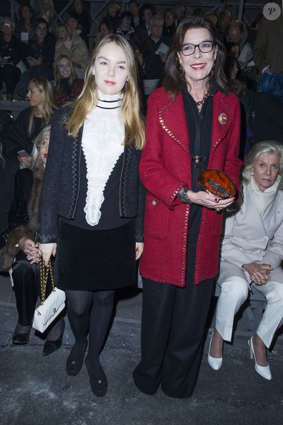 La princesse Caroline de Hanovre et sa fille la princesse Alexandra de Hanovre - Front row lors de la présentation de la collection Chanel Métiers d'Art Paris-Rome aux studios Cinecitta à Rome, le 1er décembre 2015. © Olivier Borde/Bestimage