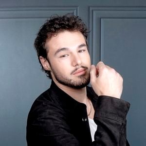 Le danseur avait expliqué ainsi la raison officielle avancée par la production de l'émission de TF1 : "C'est que je ne correspondais à aucune célébrité pour faire un couple qui en valait la peine".

Exclusif - Portrait de Anthony Colette à Paris, le 20 mars 2025.
© Cédric Perrin/Bestimage