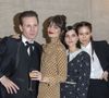 Clara Luciani et Alex Kapranos ont eu un garçon en 2023
Clara Luciani et son compagnon Alex Kapranos, Soko (Stéphanie Sokolinski) et sa compagne Stella Leoni - Dîner du 40ème Gala de Charité AROP (Association pour le Rayonnement de l'Opéra de Paris) à l'Opera Garnier à Paris le 27 février 2020. © Pierre Perusseau/Bestimage