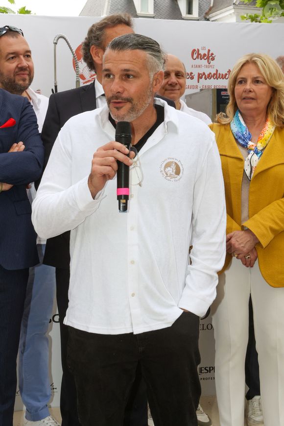 Les Chefs à Saint-Tropez fêtent les producteurs 2025 - Inauguration de la 5e édition, les Chefs et les producteurs se retrouvent sur la place des Lices à Saint-Tropez, le 3 mai 2025. Le chef Glenn Viel . ©Jean-Marc Lhomer / Bestimage.