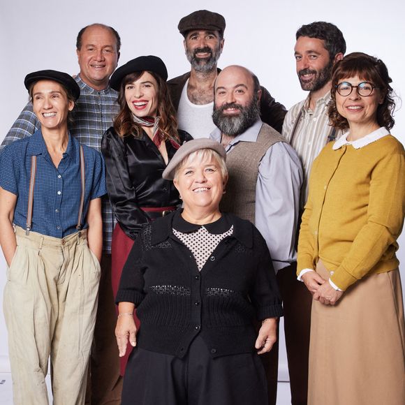 Exclusif - No Web - Prix Spécial - Mimie Mathy, Benjamin Gauthier, Yann Papin, Alexandra Chouraqui, Christophe Canard, Jean Leduc, Emmanuelle Michelet et Laetitia Vercken - Studio - Enregistrement de l'émission "La Fine Equipe : Le retour!" à Paris, diffusée le 14 janvier sur France 2. Le 3 novembre 2022
© Cyril Moreau-Tiziano Da Silva / Bestimage

SAMEDI 14 JANVIER 2023 A 21H10

LA FINE ÉQUIPE
LE RETOUR !

Productions
Carson Prod
13-34 Productions  
 Franck Saurat


Ecrit par
Pierre Palmade 

Réalisation
Julien Bloch

Après le lancement réussi du premier numéro en juin dernier, La Fine Équipe, la nouvelle création de France télévisions, revient sur France 2 pour débuter l’année sous le signe de l’humour, de la comédie et de la musique !

Orchestré par Pierre Palmade, ce divertissement original crée une nouvelle fois l’événement en réunissant une nouvelle équipe constituée de plusieurs générations d’artistes autour de sketchs inédits et de tableaux musicaux étonnants, conçus spécialement pour l’occasion !

Aux côtés de Pierre Palmade, une quarantaine d’artistes d’exception ont accepté de jouer le jeu parmi lesquels : Laurent Gerra, Michèle Bernier, Arnaud Ducret, Isabelle Nanty, Mimie Mathy, Claudio Capéo, Paul Mirabel, Isabelle Boulay, Élie Semoun, Tristan Lopin, Jenifer, Michel Fau, Claire Nadeau, Tom Villa, Sylvie Testud, Baptiste Lecaplain, Amir, Alex Lutz, Chantal Ladesou, Hélène Ségara, Olivier Sitruk, Robert Charlebois, Arielle Dombasle, Olivier De Benoist, Garou, Régis Laspalès, Patrick Fiori et beaucoup d’autres.

Dans des décors créés sur mesure, tous ces artistes formeront des duos ou des trios inédits pour interpréter des sketchs hilarants : des parodies de série TV (« Les Drôles de Dames », « Columbo », « Starsky et Hutch »), des sketchs autour de personnages célèbres (Marilyn Monroe et John Kennedy, Adam et Ève, Marie et Jésus), des nouvelles versions de sketchs mythiques (« Le colonel » de Pierre Palmade, « Le bottin » de Sylvie Joly) et beaucoup d’autres surprises…

Côté musique, des artistes de variétés seront projetés dans des tableaux musicaux spectaculaires à la rencontre des plus grandes figures de la chanson française…

La Fine Équipe, c’est le défi fou que s’est lancé Pierre Palmade avec ce casting prestigieux. Rire, générosité, bonne humeur et complicité, seront plus que jamais les maitres mots de cette soirée inédite.