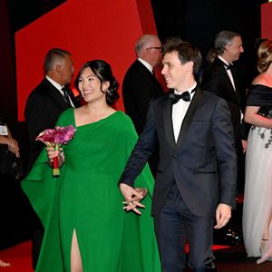 "Le matin je m’occupe des filles, puis je pars travailler, je les récupère ensuite pour notre moment en famille, et je retourne bosser le soir dans mon bureau", a confié Marie à "Monaco Tribune".

Louis et Marie Ducruet - 76ème Bal de la Croix Rouge dans la salle des Etoiles à Monaco le 12 juillet 2025. © Bruno Bebert/Bestimage