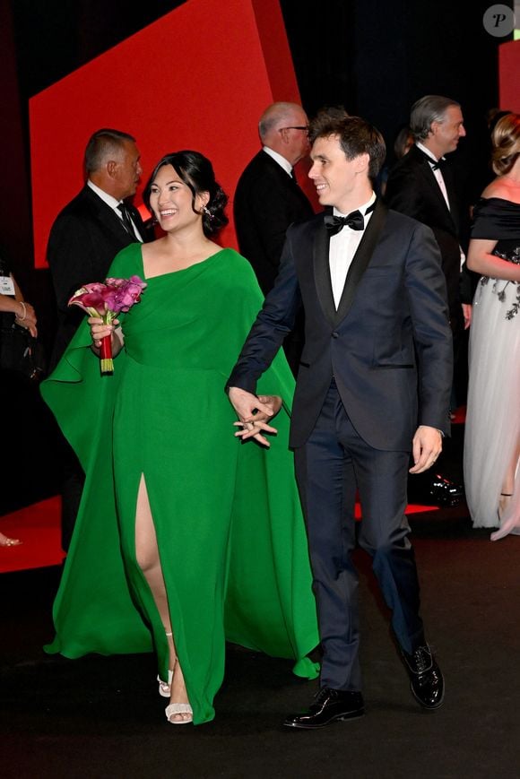 "Le matin je m’occupe des filles, puis je pars travailler, je les récupère ensuite pour notre moment en famille, et je retourne bosser le soir dans mon bureau", a confié Marie à "Monaco Tribune". Louis et Marie Ducruet - 76ème Bal de la Croix Rouge dans la salle des Etoiles à Monaco le 12 juillet 2025. © Bruno Bebert/Bestimage