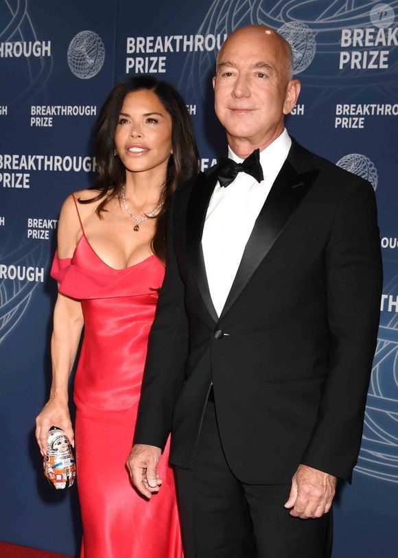 Lauren Sanchez et Jeff Bezos à la 11e cérémonie du Breakthrough Prize au Barker Hangar le 5 avril 2025 à Santa Monica, Californie. Photo Press Service / BESTIMAGE