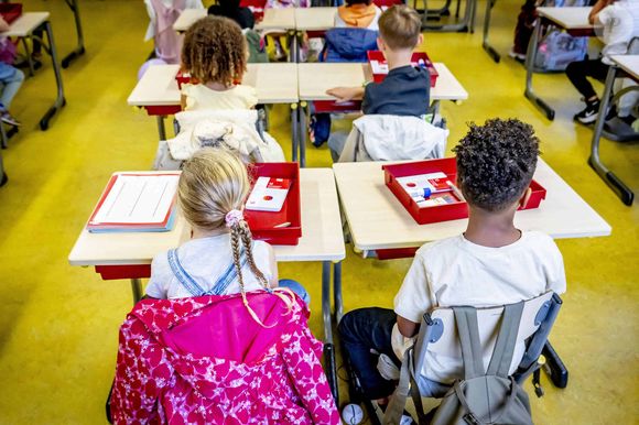 Une experte propose des solutions très faciles à mettre en place pour améliorer les choses

Illustration - Les enfants retournent à l'école après les vacances d'été pour la nouvelle année scolaire, le 1er septembre 2025 à Rotterdam, Pays-Bas. Photo by robin Utrecht/ABACAPRESS.COM