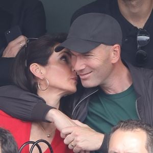 Zinedine Zidane, sa femme Véronique dans les tribunes des Internationaux de France de Tennis de Roland Garros à Paris. Le 10 juin 2018
© Jacovides-Moreau / Bestimage