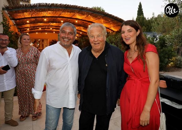 Exclusif - Patrick Pariente, Massimo Gargia, Kimberley Pariente lors de la soirée d'inauguration de l'Hôtel Lou Pinet et du restaurant Beefbar à Saint-Tropez le 11 juillet 2020. La soirée était organisée par Caroline Barclay pour la famille Pariente (fondateur de Naf Naf). L'occasion aussi de célébrer l'anniversaire de Jacqueline Veyssière, ancienne directrice des caves du roi pendant 30 ans

© Luc Boutria / Nice Matin / Bestimage