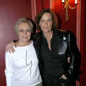 Exclusif - Muriel Robin et sa femme Anne Le Nen posent après la dernière de la pièce " Lapin " au Théâtre Édouard VII à Paris. Le 6 Janvier 2024.
© Bertrand Rindoff / Bestimage