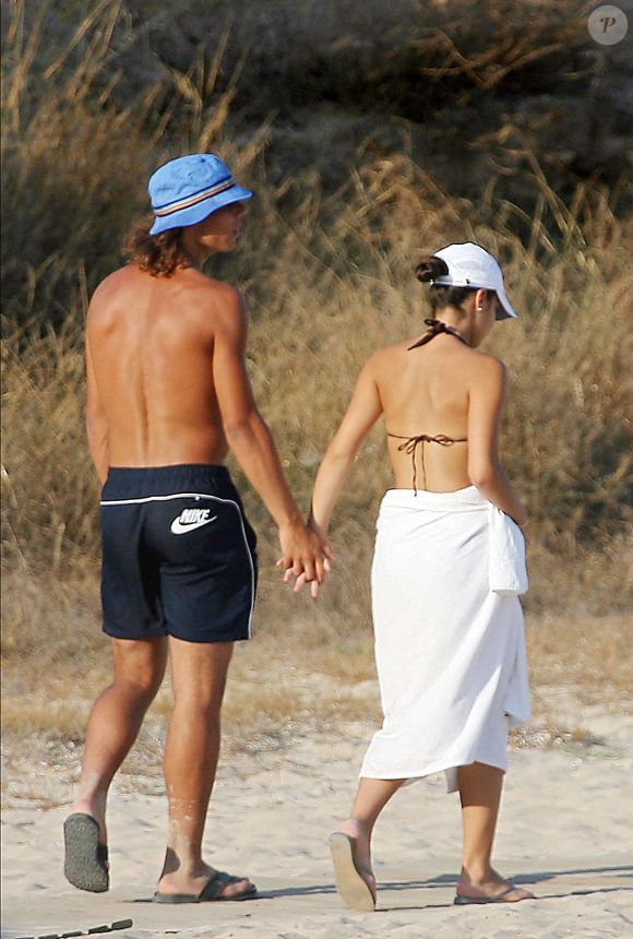 Le joueur de tennis espagnol Rafael Nadal et sa petite amie Xisca en vacances sur l'île de Majorque, Espagne, le 15 juillet 2006. Photo ABACAPRESS.COM
