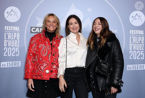 Noémie Saglio, Elsa Zylberstein, Izia Higelin - Photocall dans le cadre de la soirée de clôture de la 28ème édition du Festival international du film de comédie de l'Alpe d'Huez le 18 janvier 2025. © Dominique Jacovides / Bestimage