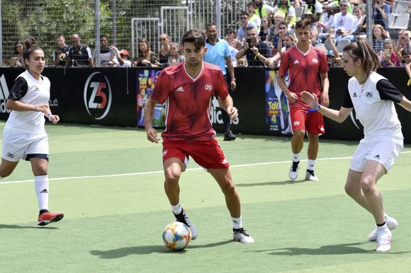 Enzo Zidane et l'équipe vainqueur de la finale des filles lors de la grande finale de la Z5 Cup à Aix-en-Provence, France, 23 juin 2019. © Norbert Scanella/Panoramic/Bestimage