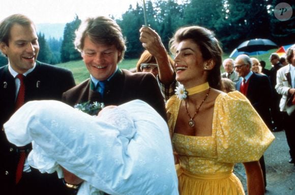 L'héritier du trône Ernst August von Hanovre avec son deuxième fils Christian Heinrich, Allemagne 1985 . Photo by Alamy/ABACAPRESS.COM