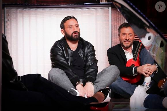 En légende, il a tenu à remercier Cyril Hanouna. Un message qui a touché ses fans, habitués à le voir depuis plusieurs années aux côtés de l’animateur star de C8... Exclusif - Cyril Hanouna, Bernard Montiel - Plateau de la dernière émission "TPMP" présentée par C.Hanouna à Paris le 26 mars 2025. © Jack Tribeca / Bestimage