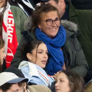 Exclusif - Iris Mittenaere, Marie-Pierre Galès, mère de A.Dupont lors du match de rugby du Tournoi des Six Nations France contre Angleterre au Stade de France à Saint-Denis le 14 mars 2026. © AGENCE / BESTIMAGE