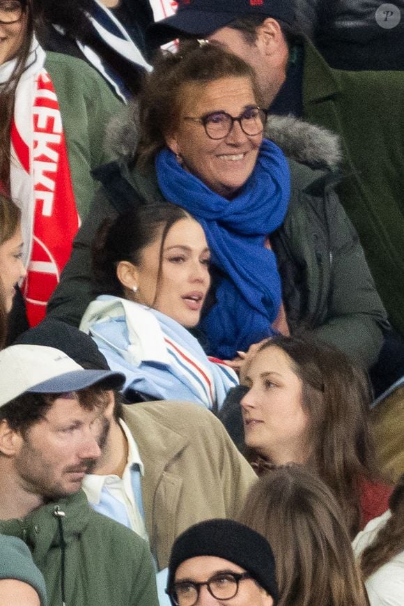 Exclusif - Iris Mittenaere, Marie-Pierre Galès, mère de A.Dupont lors du match de rugby du Tournoi des Six Nations France contre Angleterre au Stade de France à Saint-Denis le 14 mars 2026. © AGENCE / BESTIMAGE