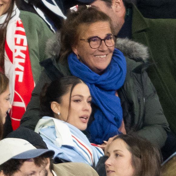 Exclusif - Iris Mittenaere, Marie-Pierre Galès, mère de A.Dupont lors du match de rugby du Tournoi des Six Nations France contre Angleterre au Stade de France à Saint-Denis le 14 mars 2026. © AGENCE / BESTIMAGE