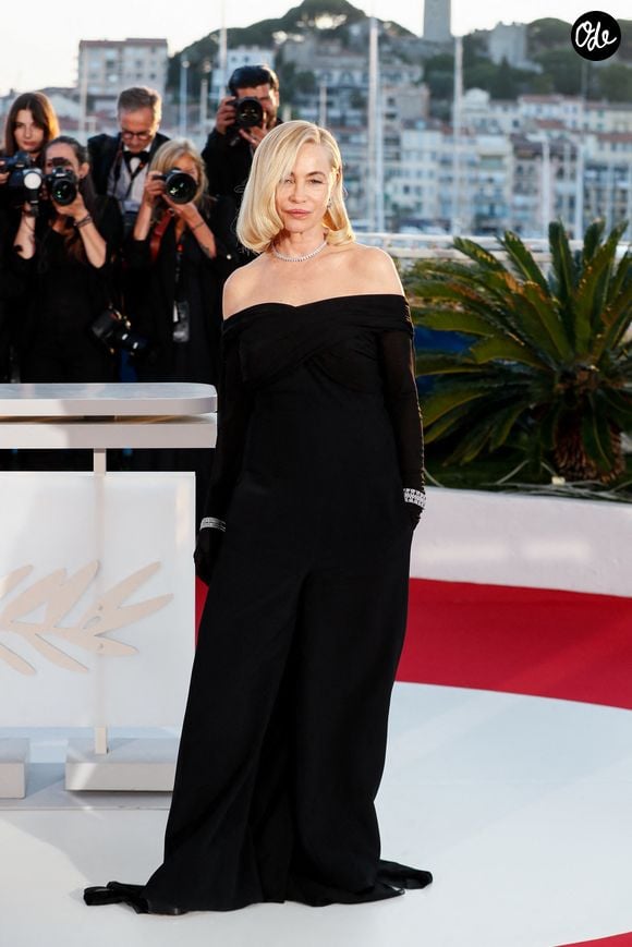 Emmanuelle Béart - Photocall des palmes lors du 77ème Festival International du Film de Cannes au Palais des Festivals à Cannes. Le 25 mai 2024
© Christophe Clovis / Bestimage