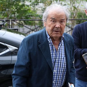 Pierre Perret - Arrivées lors de l'enregistrement de l'émission "Vivement Dimanche" (du 16 novembre) à Paris le 22 octobre 2025. © Bestimage