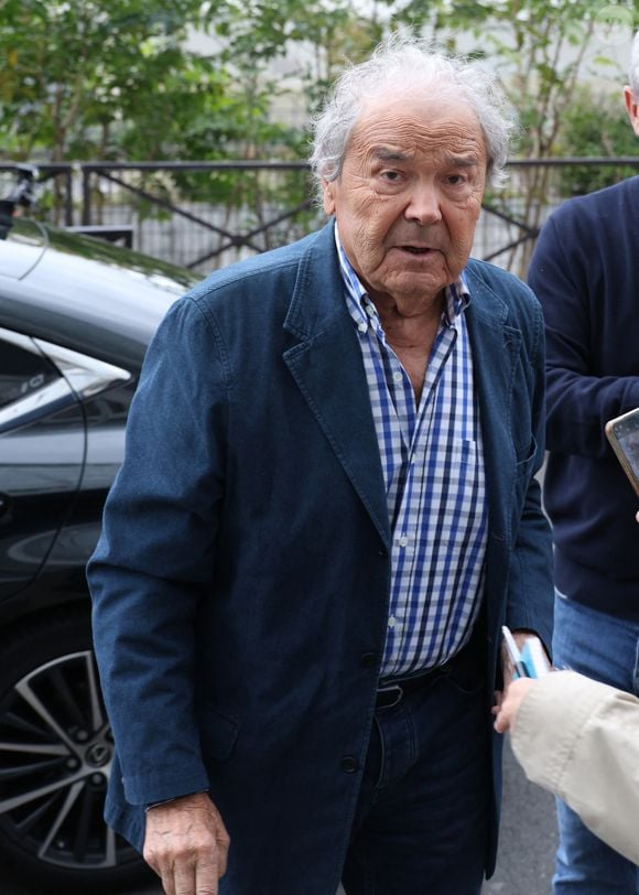 Pierre Perret - Arrivées lors de l'enregistrement de l'émission "Vivement Dimanche" (du 16 novembre) à Paris le 22 octobre 2025. © Bestimage