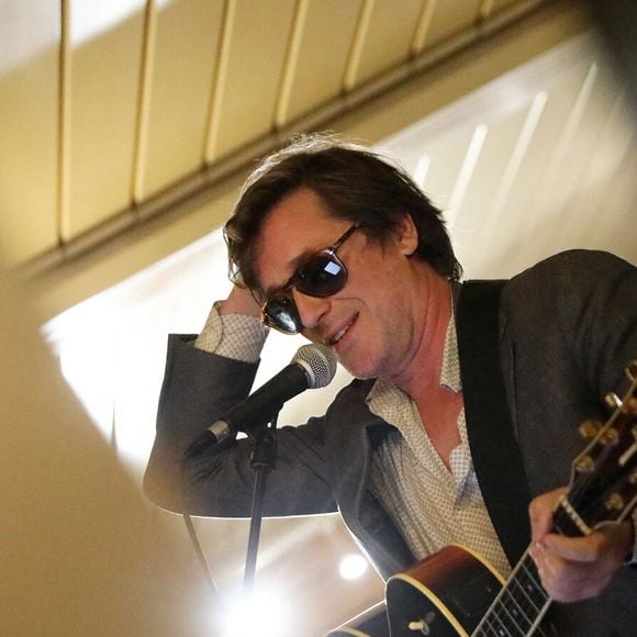Exclusif  - Thomas Dutronc - Soirée du mariage de Christine Bravo et Stéphane Bachot sur la plage du restaurant Marinella à l'Ile Rousse en Corse le 11 Juin 2022 © Dominique Jacovides / Bestimage