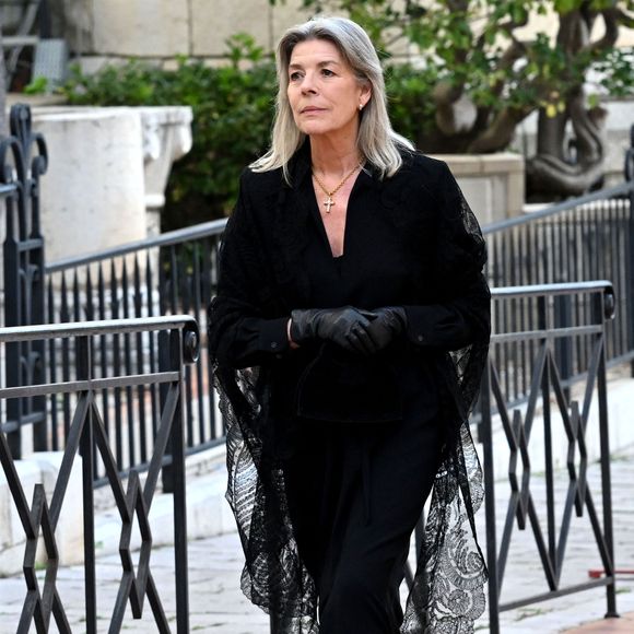La princesse Caroline de Hanovre - La famille princière monégasque a assisté à la messe pontificale en hommage au pape François, célébrée en la Cathédrale de Monaco par Monseigneur Dominique-Marie David, le 22 avril 2025.
Trois jours de deuil national seront observés en Principauté de Monaco, du jeudi 24 au samedi 26 avril, jour des obsèques du souverain pontife. Une minute de silence sera observée vendredi 25 avril à 11 heures, annoncée par une sirène invitant chacun à se recueillir. Dans la Principauté, le catholicisme, en plus d'être, en vertu de l'article 9 de la Constitution, la religion d'État, est aussi la religion de plus de 80% de sa population.
© Bruno Bebert / Bestimage