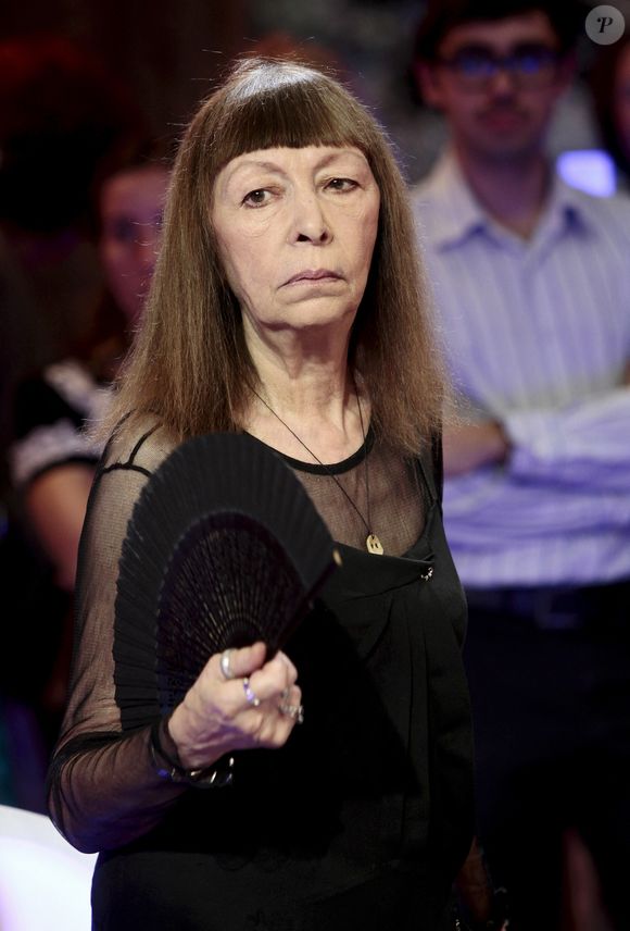 En France, à Paris, Brigitte Fontaine, sur le plateau de l'émission "Des mots de minuit : Minuit sont plus belles que vos jours" à la Gaieté Lyrique, lors de l'émission enregistrée à l'occasion des 20 ans de LA CASE, du CERCLE DE MINUIT et DES MOTS DE MINUIT. Le 3 octobre 2011. © Jean-Jacques Descamps via Bestimage