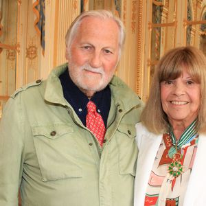 Ensemble depuis plus de soixante ans, ils prouvent qu’un amour durable peut coexister avec les souvenirs d’un amour passé. 

Jean-Jacques Debout et Chantal Goya au ministère de la Culture à Paris le 2 juillet 2024. © Philippe Baldini / Bestimage