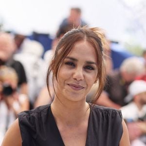 Alice Belaïdi au photocall du film "Le Fil" lors du 77ème Festival International du Film de Cannes, au Palais des Festivals, à Cannes, France, le 22 mai 2024. © Jacovides-Moreau/Bestimage