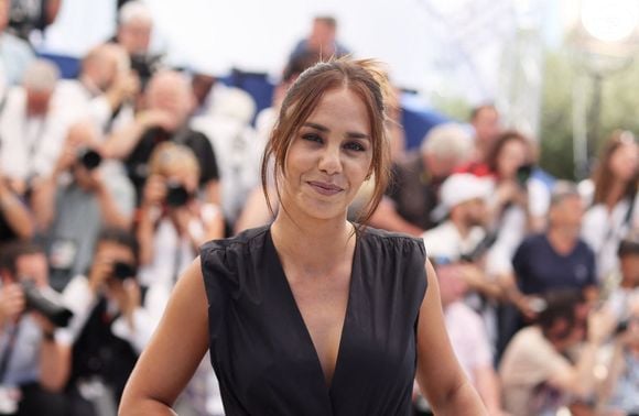 Alice Belaïdi au photocall du film "Le Fil" lors du 77ème Festival International du Film de Cannes, au Palais des Festivals, à Cannes, France, le 22 mai 2024. © Jacovides-Moreau/Bestimage