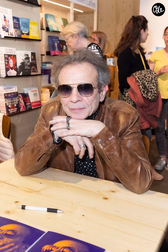 Philippe Manoeuvre au Festival du Livre de Paris au Grand Palais éphémère à Paris, France, le 22 avril 2022. © Jack Tribeca/Bestimage