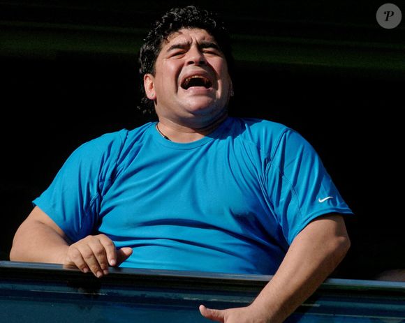 Diego Armando Maradona - Buenos Aires (Argentine), 29 août 2004. Le footballeur encourage Boca Juniors lors d’un match contre Racing à La Bombonera.
Crédit : EFE/Leo La Valle/ABACAPRESS.COM