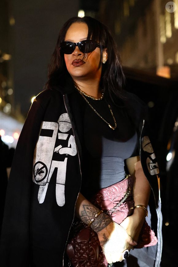 EXCLUSIVE New York, NY Rihanna a adopté un style sobre lors de ses sorties à New York.


Photo d'archives : Rihanna