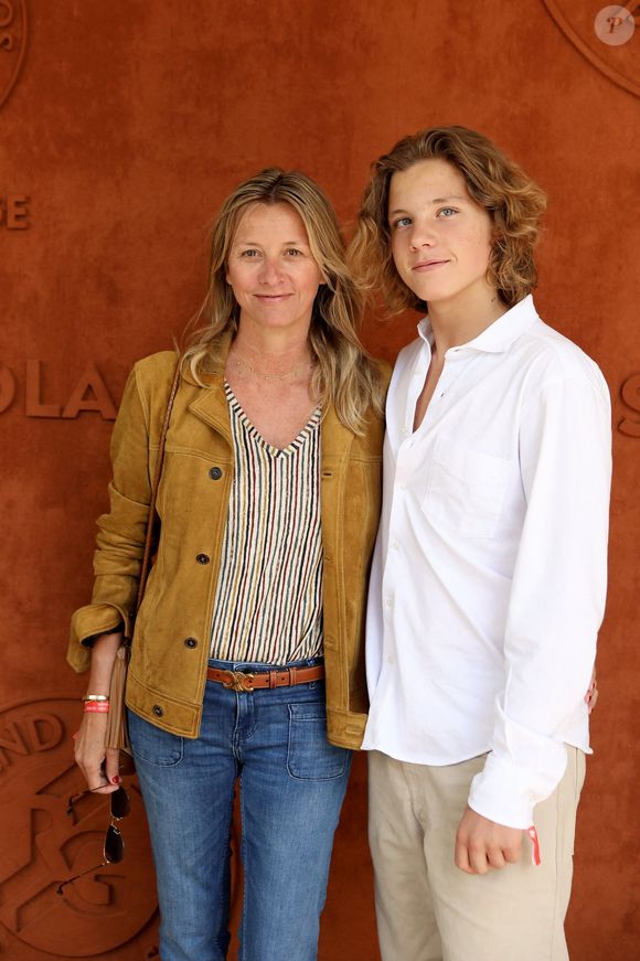 Sarah Poniatowski (Lavoine) et son fils Roman - Personnalités au village (jour 11) lors des Internationaux de France de Tennis de Roland Garros à Paris. Le 1er juin 2022
© Dominique Jacovides / Bestimage