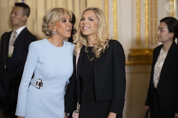 Brigitte Macron a tout de même participé à l'événement à distance, par le biais d'un appel vidéo.

Brigitte Macron et Laurence Auzière au palais de l'Élysée, le 6 mai 2024. 

Photo : Eliot Blondet / Pool / Bestimage