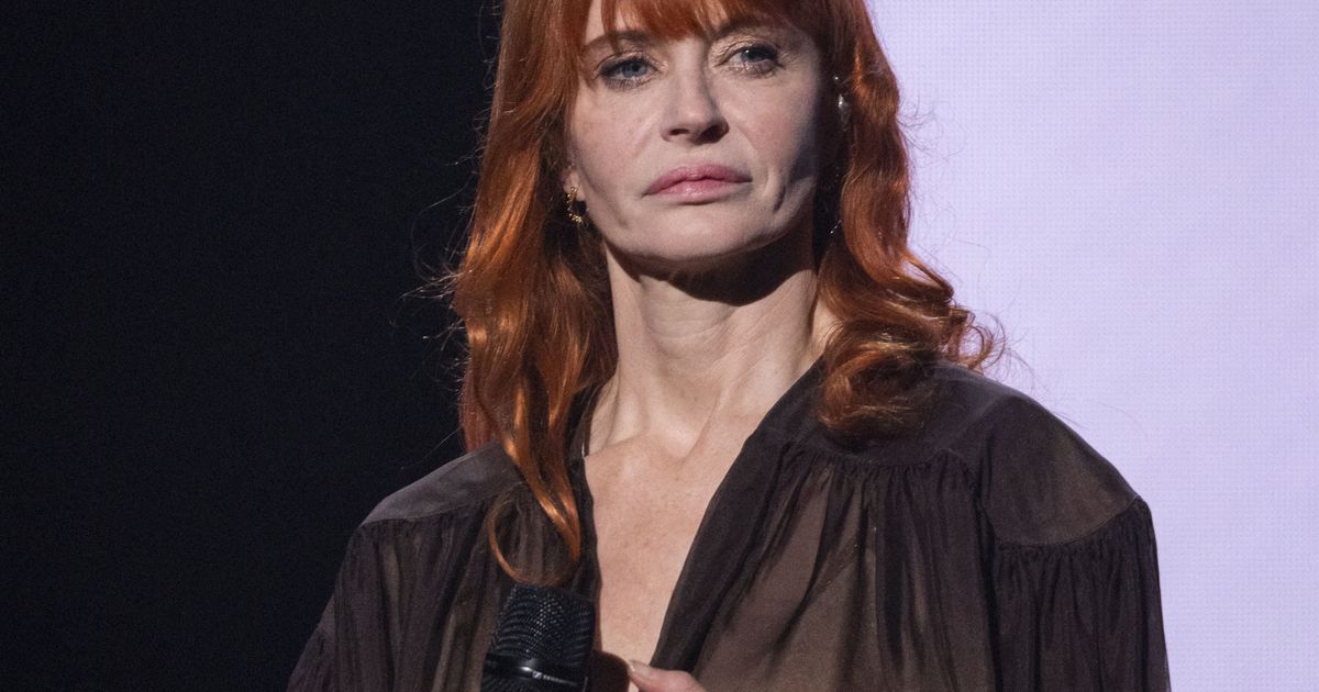 Axelle Red Perd Soudainement L quilibre Sur Sc ne En Plein Tournage D 