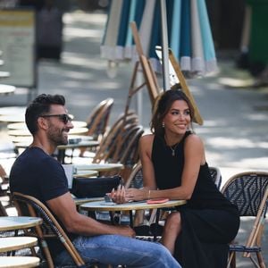 L’actrice, qui se décrit comme une grande francophile, considère la France comme un « deuxième chez-soi ».

L'actrice et réalisatrice Eva Longoria a été aperçue en tournage ce matin pour la série CNN "Searching for France" à La Parisienne, la célèbre boulangerie parisienne connue pour fournir les baguettes du palais présidentiel français. 

© Julien Sarkissian / Bestimage