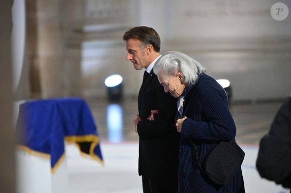Élisabeth Badinter lors de la cérémonie de panthéonisation de Robert Badinter , ancien ministre de la Justice et président du Conseil constitutionnel , à Paris le 9 octobre 2025, date anniversaire de la promulgation de la loi portant abolition de la peine de mort © Eliot Blondet/Pool/Bestimage
