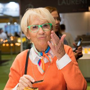 Elle révèle se lever très tôt, à 4 heures du matin, et prendre un petit déjeuner équilibré composé de céréales et fruits frais.

Mercotte lors du salon de la pâtisserie le 14 juin 2019 à Paris, France. Photo par Nasser Berzane/ABACAPRESS.COM