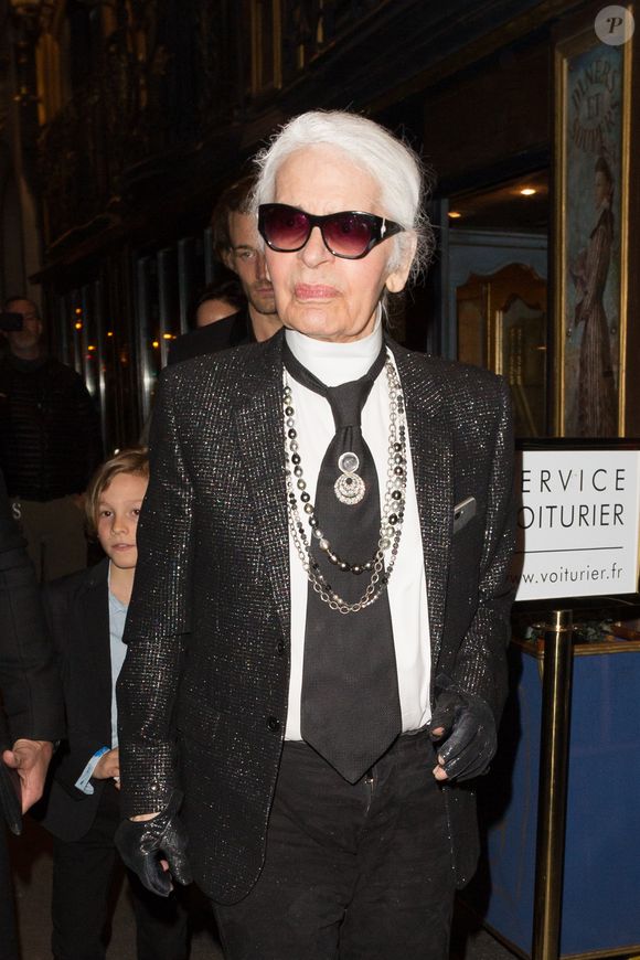 Karl Lagerfeld au restaurant Lapérouse pour la soirée V Magazine à Paris le 7 mars 2017.