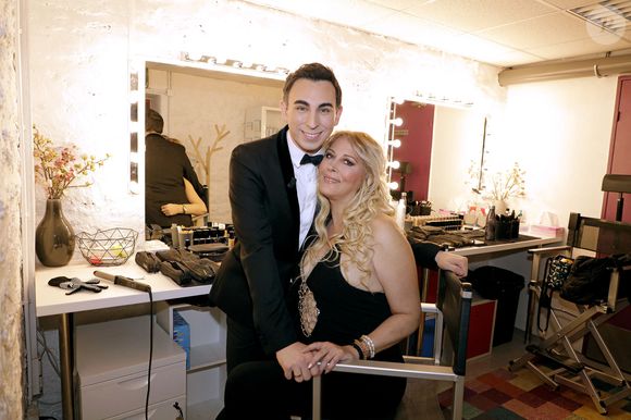 Ce choix n'avait rien d'un hasard. Jordan De Luxe avait confié que Loana ne souhaitait que l'on ne retienne d'elle que cette image de pur bonheur. C'est chose faîte.

Exclusif - Jordan de Luxe et Loana Petrucciani lors de l'enregistrement de l'émission "Chez Jordan" à Paris. Le 26 octobre 2022.

© Cédric Perrin / Bestimage