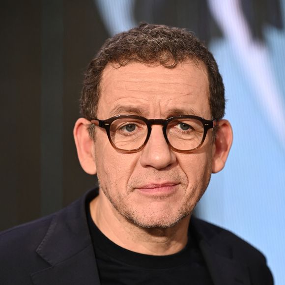 Après son accident au mois de mai,

Exclusif - Dany Boon lors de l'enregistrement de l'émission "Vivement Dimanche" au Studio Gabriel et diffusée sur France 3 le 1er décembre 2024.

© Guillaume Gaffiot / Bestimage