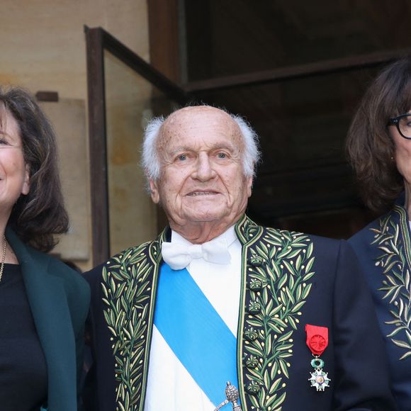 Dans cette même interview, Anne Sinclair évoquait par ailleurs le drame que son compagnon Pierre Nora avait vécu, lui aussi, de son côté : la perte de Françoise Cachin, à qui il a été marié entre 1964 et 1976, et dont il était resté très proche.

Anne Sinclair et son compagnon Pierre Nora, Sylviane Agacinski - Réception de Sylviane Agacinski à l'Académie Française à Paris le 14 mars 2024. © Bertrand Rindoff / Bestimage