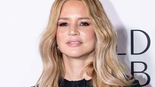 Virginie Efira a quitté la France pour un événement prestigieux qui va faire la fierté de son compagnon Niels Schneider