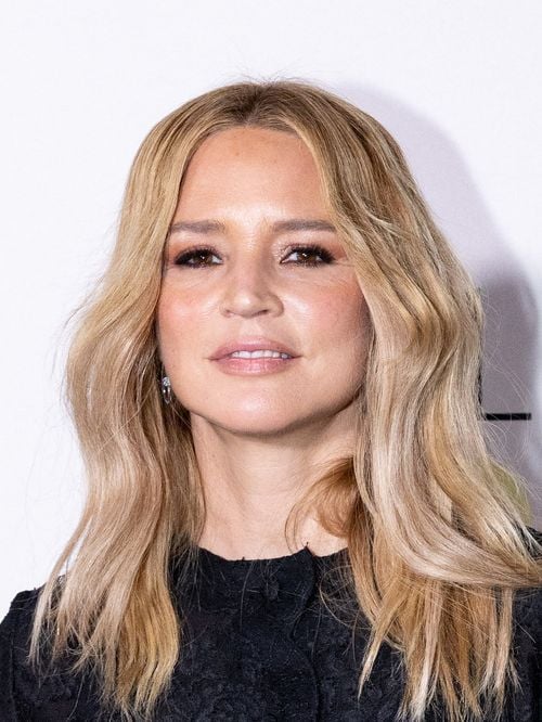 Virginie Efira a quitté la France pour un événement prestigieux qui va faire la fierté de son compagnon Niels Schneider