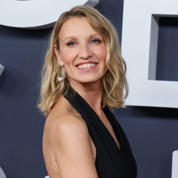 "Ça doit nous rapporter par an, au maximum, dans les bonnes années, 100 euros je pense…", a-t-elle confié.

Alexandra Lamy au photocall de la 51ème cérémonie des César à l'Olympia à Paris, France, le 26 février 2025 © Borde-Jacovides/Bestimage