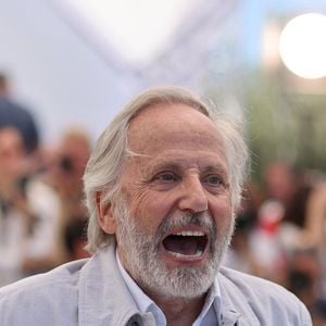 Mais cet été, l'acteur du film "Le Secret de Khéops" compte bien se reposer et prendre du bon temps. 

Fabrice Luchini - Photocall du film "Marcello Mio" (Compétition) lors du 77ème Festival International du Film de Cannes (14 - 25 mai 2024), le 22 mai 2024. 
© Jacovides / Moreau / Bestimage